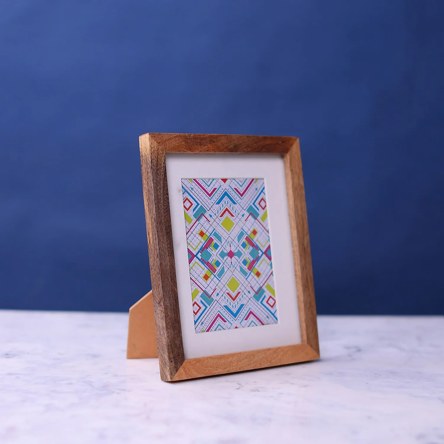 House Beautiful Wooden Photo Frame 5x7in With 4x6in Mount 2 House Beautiful Wooden Photo Frame 5x7in With 4x6in Mount - Image 2