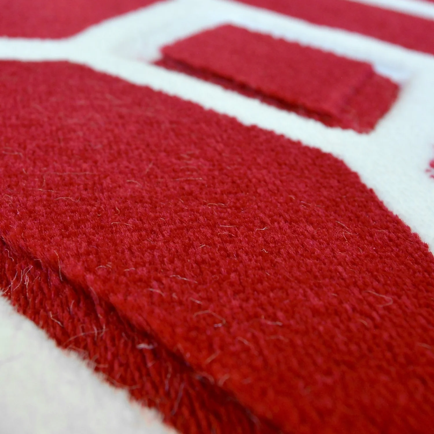 Daytona Gorton Rug - Red - 160x230cm 2 Daytona Gorton Rug - Red - 160x230cm - Image 2