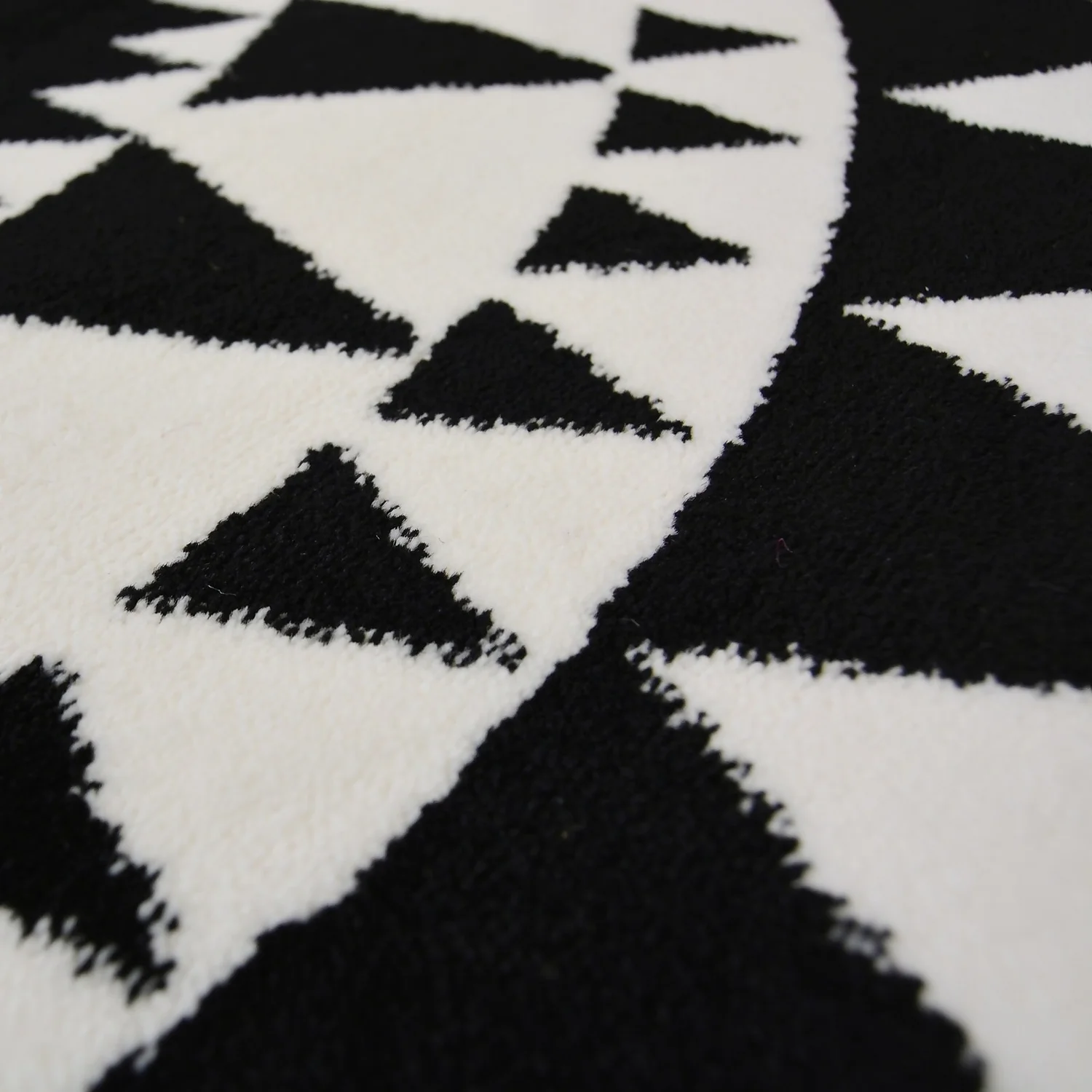 Daytona Atec Rug - Black - 133cm 4 Daytona Atec Rug - Black - 133cm - Image 4