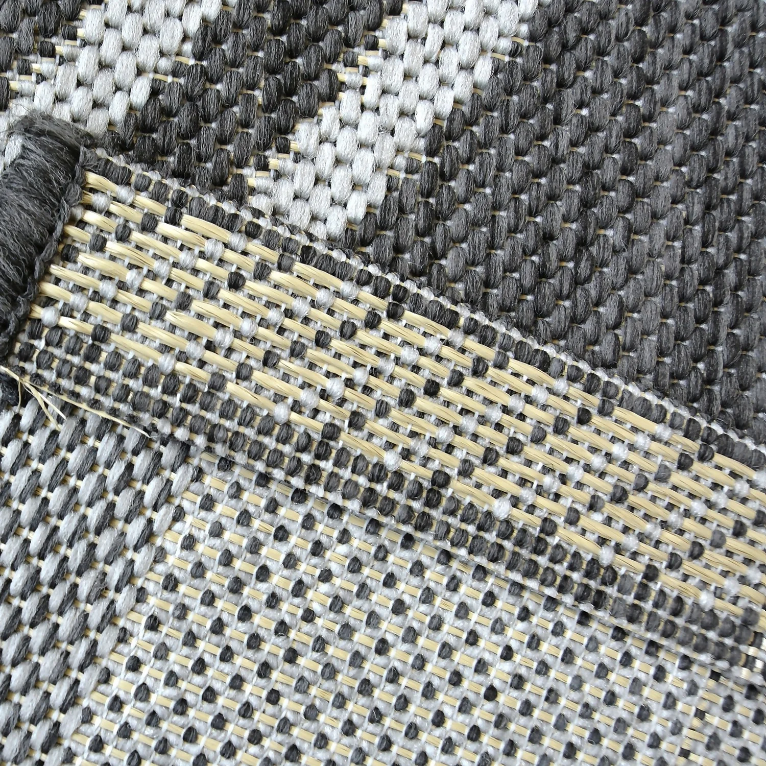 County Diamonds Indoor/Outdoor Rug - Silver - 160x230cm 6 County Diamonds Indoor/Outdoor Rug - Silver - 160x230cm - Image 6