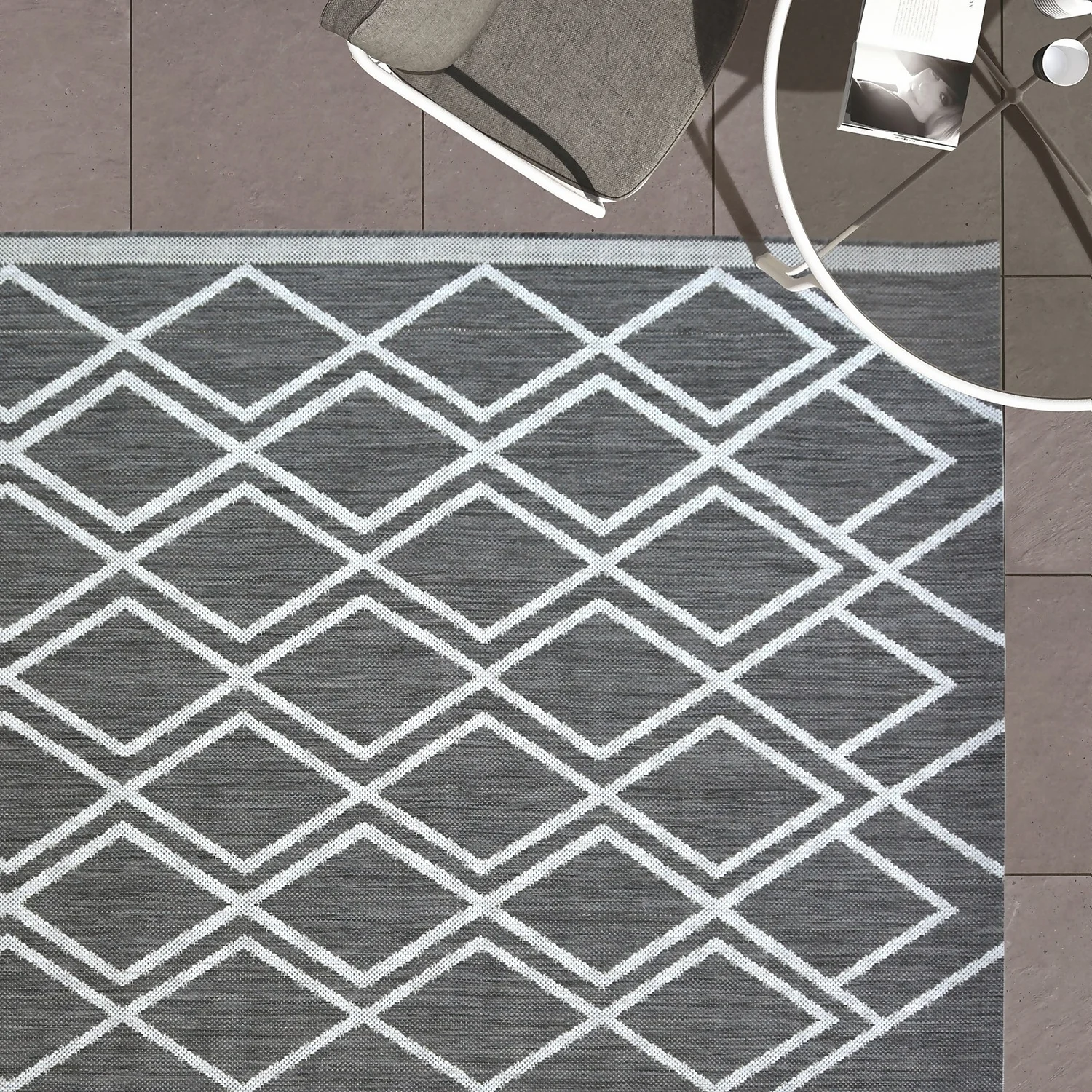 County Diamonds Indoor/Outdoor Rug - Silver - 160x230cm 2 County Diamonds Indoor/Outdoor Rug - Silver - 160x230cm - Image 2
