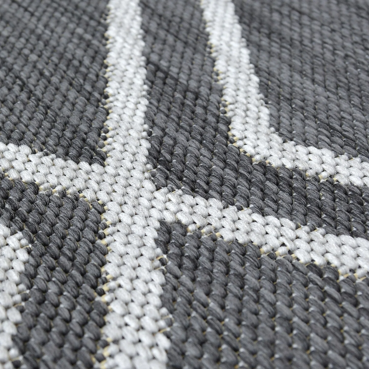 County Diamonds Indoor/Outdoor Rug - Silver - 67x200cm 4 County Diamonds Indoor/Outdoor Rug - Silver - 67x200cm - Image 4