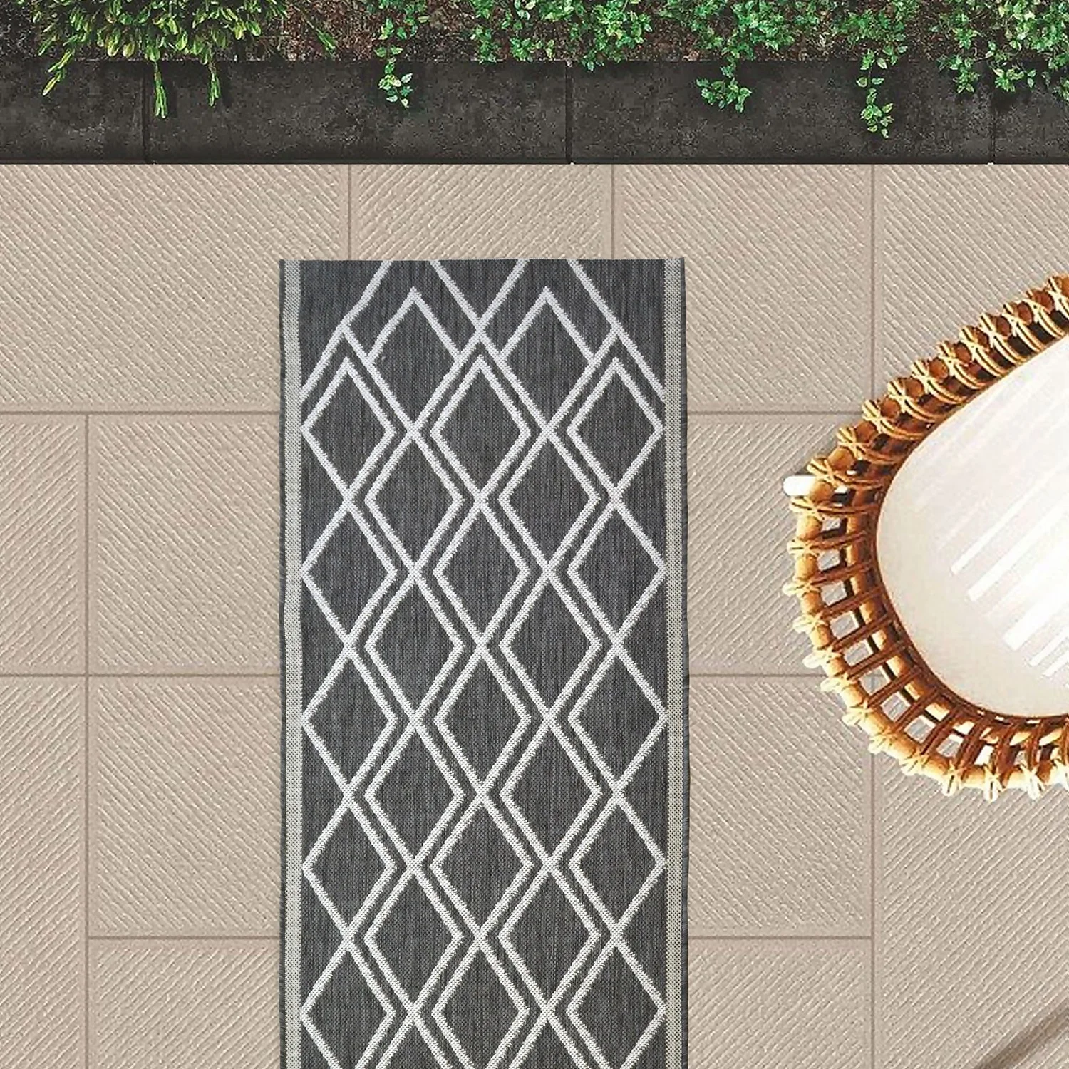 County Diamonds Indoor/Outdoor Rug - Silver - 67x200cm 2 County Diamonds Indoor/Outdoor Rug - Silver - 67x200cm - Image 2