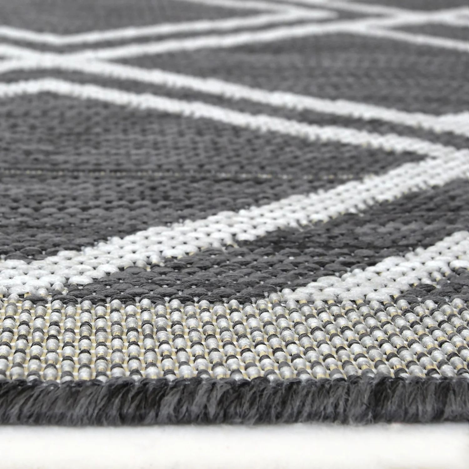 County Diamonds Indoor/Outdoor Rug - Silver - 67x200cm 5 County Diamonds Indoor/Outdoor Rug - Silver - 67x200cm - Image 5