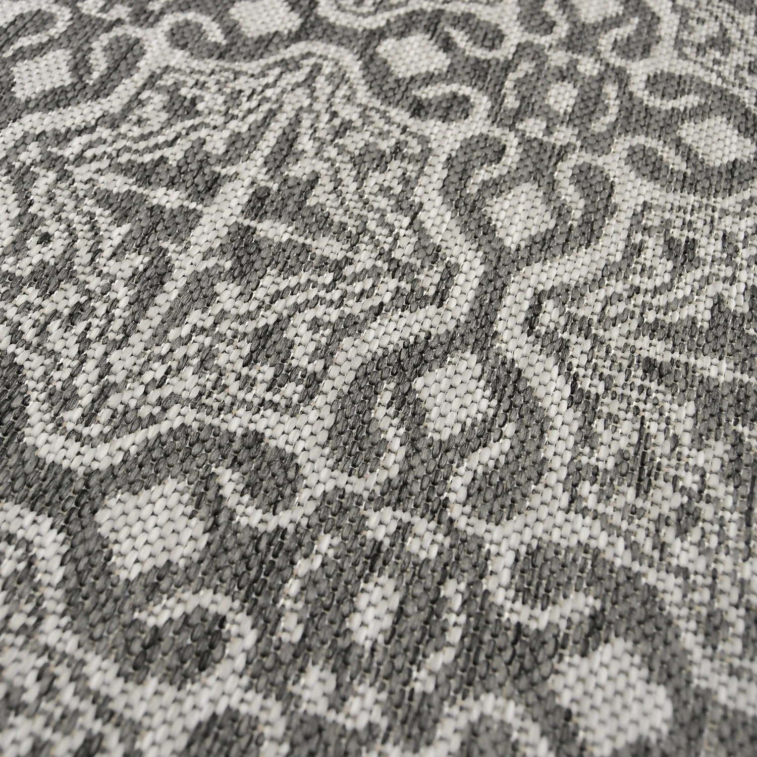 County Victorian Indoor/Outdoor Rug - Grey - 120x170cm 4 County Victorian Indoor/Outdoor Rug - Grey - 120x170cm - Image 4