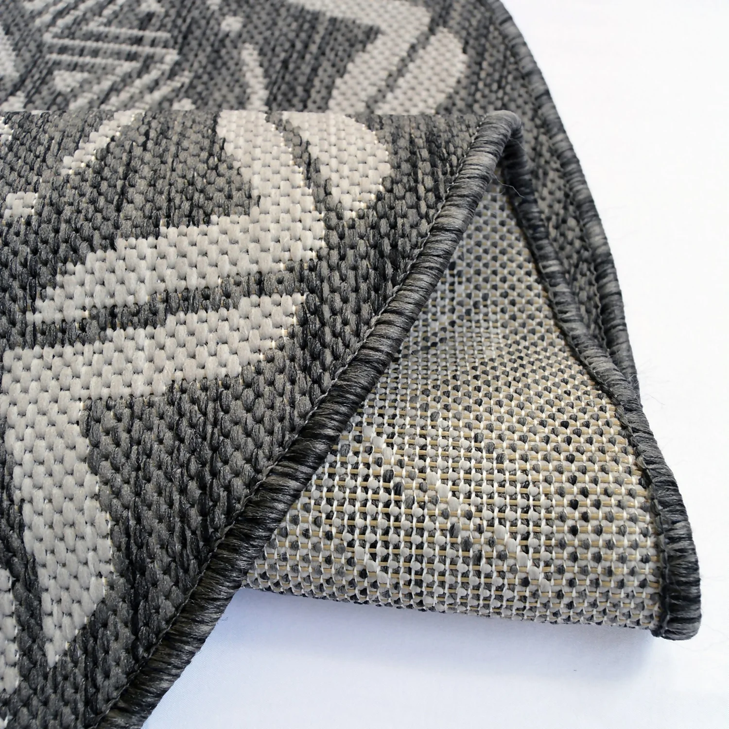 County Circle Indoor/Outdoor Rug - Grey - 133cm 4 County Circle Indoor/Outdoor Rug - Grey - 133cm - Image 4